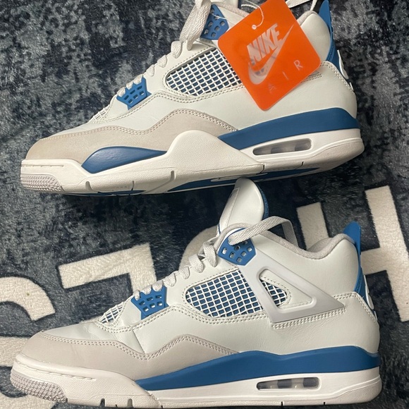Jordan 4 - Picture 4 of 15